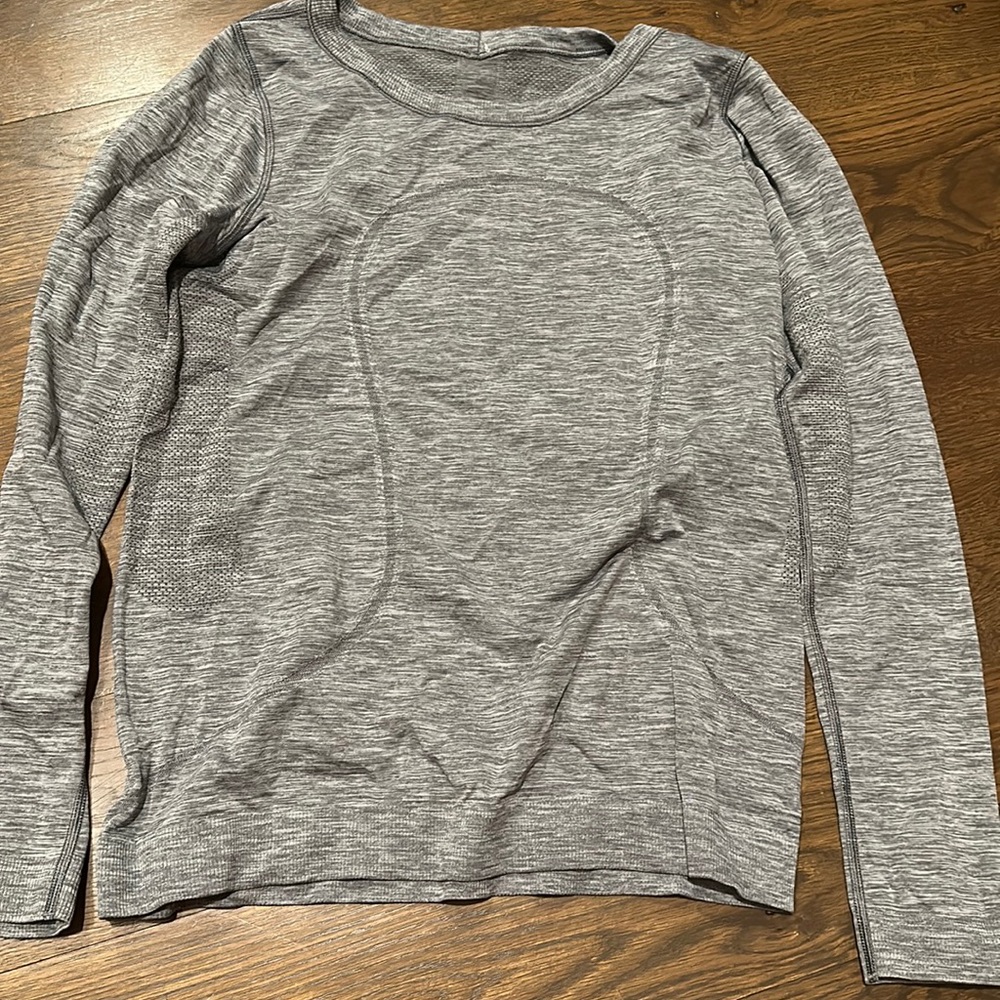 Relaxed fit lululemon swiftly long sleeve.